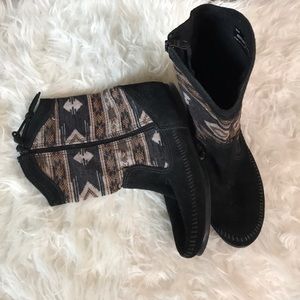 Minnetonka moccasin boots